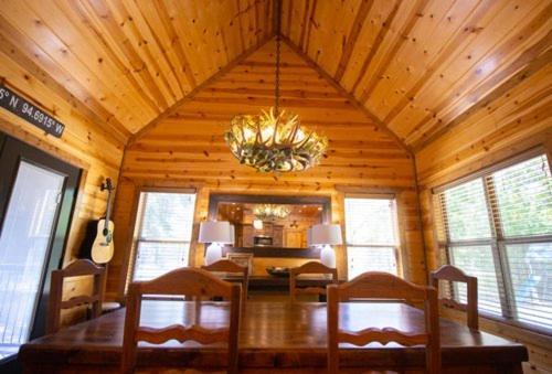 4Br/3Bth Family Cabin With A Hot Tub, Sleeps 14 โบรคเคนโบว์ ภายนอก รูปภาพ